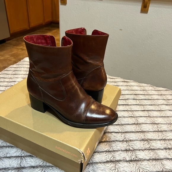 Naturalizer Cognac Heeled Ankle Boots Size 7 - Picture 1 of 8
